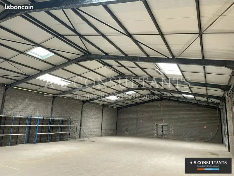 Local Commercial à louer - Saint-Genix-Sur-Guiers (73240) - 240 m² - 1 320 €/...
