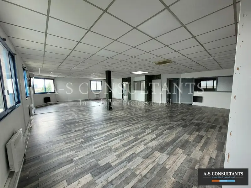 Bureau à louer - Chassieu (69680) - 290 m² - 2 600 €/mois
