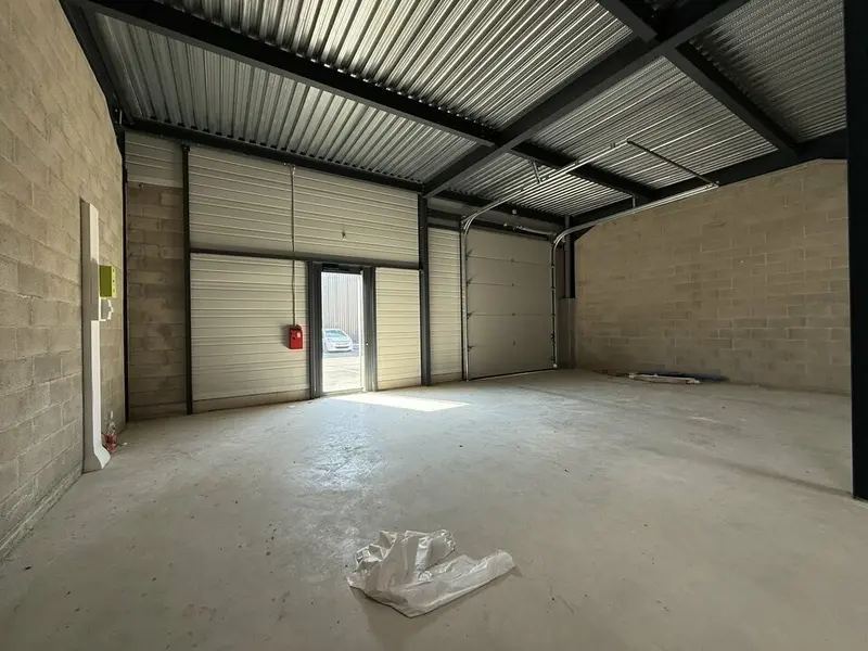 Entrepôt / Activité à vendre - Persan (95340) - 201 m²
