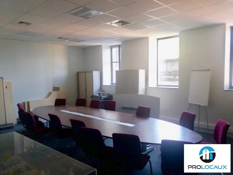 Bureau à louer - Tullins (38210) - 750 m² - 6 750 €/mois