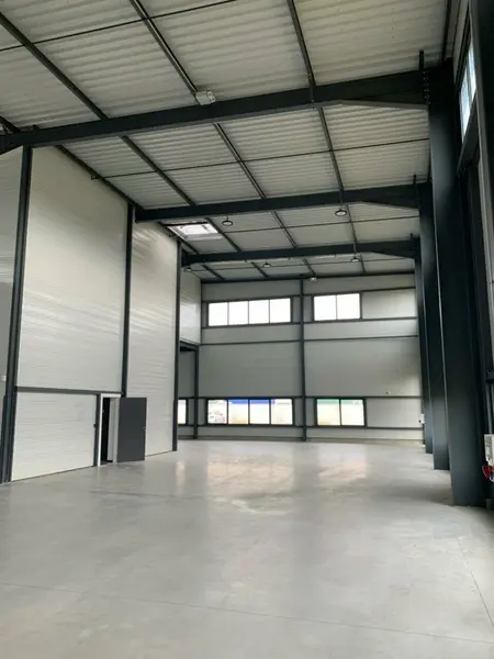 Entrepôt / Activité à louer - Saint-Quentin-Fallavier (38070) - 298 m² - 2 23...