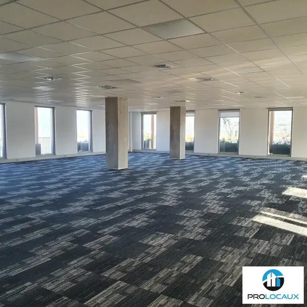 Bureau à louer - Échirolles (38130) - 512 m² - 7 040 €/mois