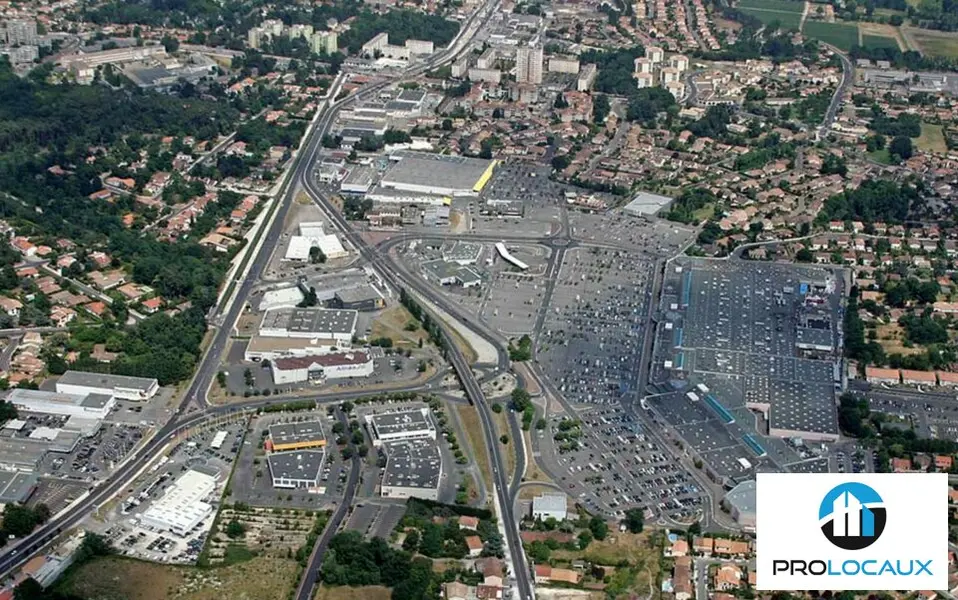 Local Commercial à vendre - Cessy (01170) - 1200 m²