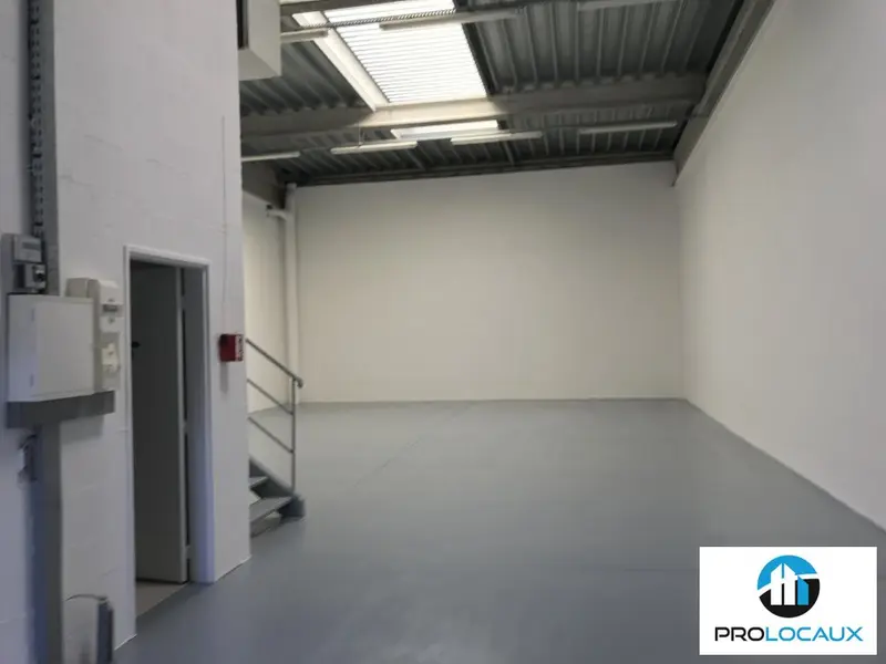 Entrepôt / Activité à louer - Chambly (60230) - 195 m² - 1 900 €/mois