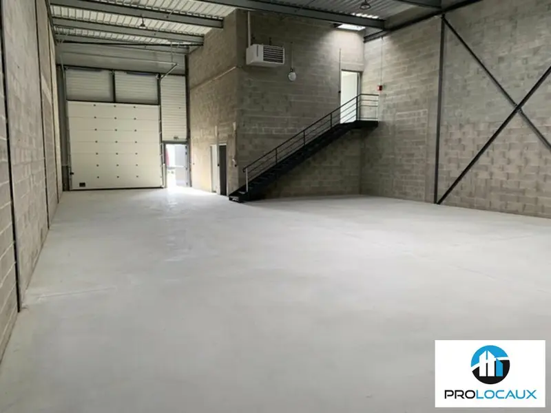 Entrepôt / Activité à louer - Champagne-Sur-Oise (95660) - 196 m² - 2 100 €/mois