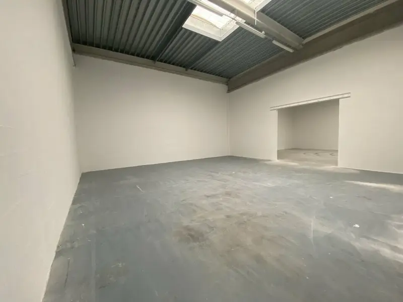 Entrepôt / Activité à louer - Chambly (60230) - 389 m² - 3 100 €/mois