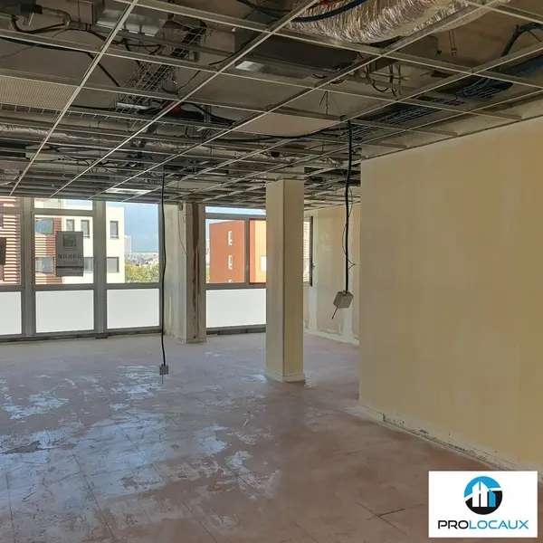 Bureau à louer - Grenoble (38000) - 91 m² - 1 178 €/mois