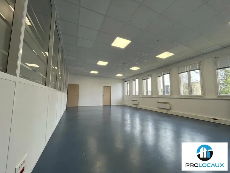 Bureau à louer - Montataire (60160) - 308 m² - 3 250 €/mois