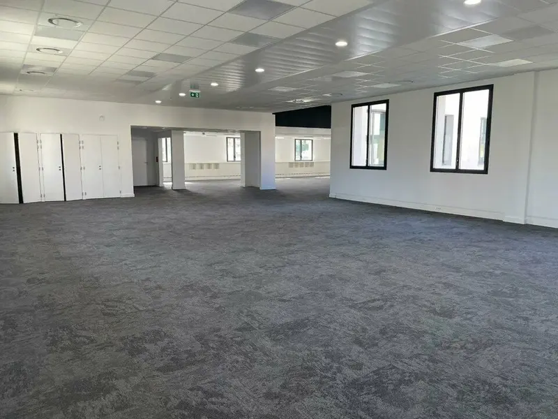 Bureau à louer - Vénissieux (69200) - 659 m² - 7 750 €/mois