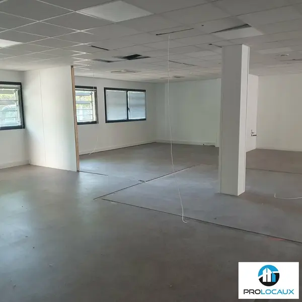 Bureau à louer - Saint-Martin-D'Hères (38400) - 353 m² - 2 999 €/mois