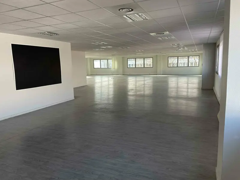 Entrepôt / Activité à louer - Saint-Priest (69800) - 636 m² - 6 416 €/mois