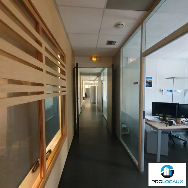 Bureau à louer - Grenoble (38000) - 7565 m² - 91 413 €/mois