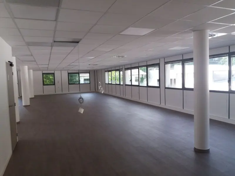 Bureau à louer - Fontaine (38600) - 1171 m² - 9 270 €/mois
