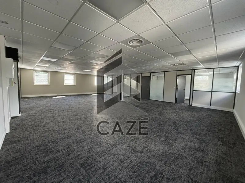Bureau à louer - Mérignac (33700) - 437 m² - 3 823 €/mois