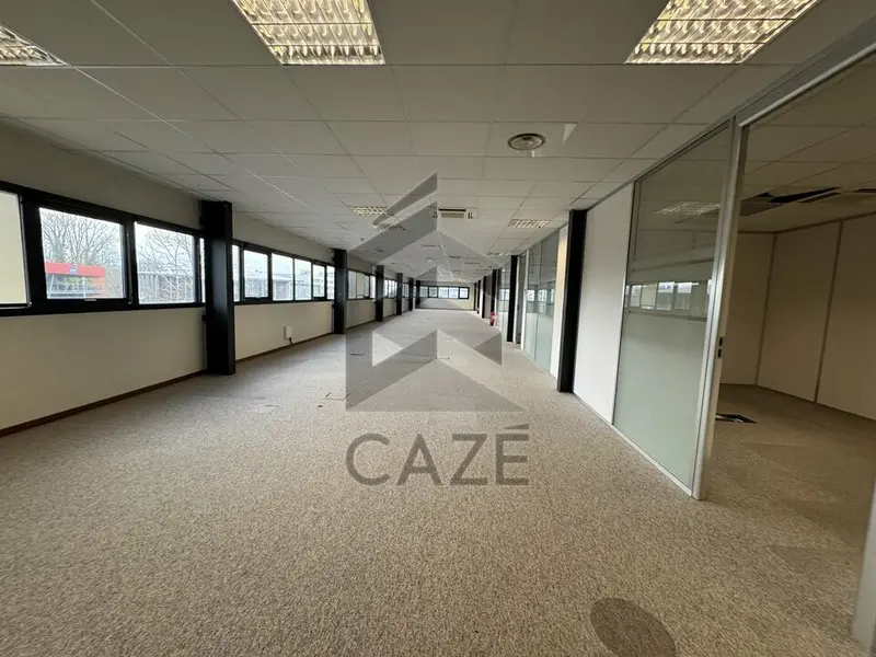 Bureau à louer - Mérignac (33700) - 1053 m² - 8 775 €/mois