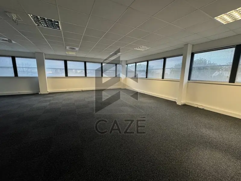 Bureau à louer - Mérignac (33700) - 3419 m² - 31 340 €/mois