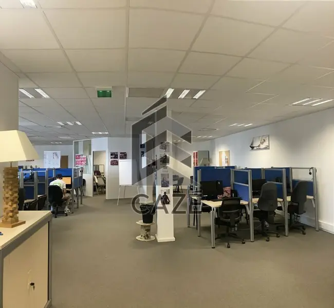 Bureau à louer - Pessac (33600) - 327 m² - 3 951 €/mois