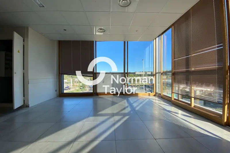 Bureau à louer - Combaillaux (34980) - 240 m² - 3 000 €/mois