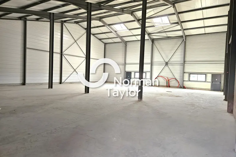 Entrepôt / Activité à louer - Lézignan-Corbières (11200) - 480 m² - 3 360 €/mois