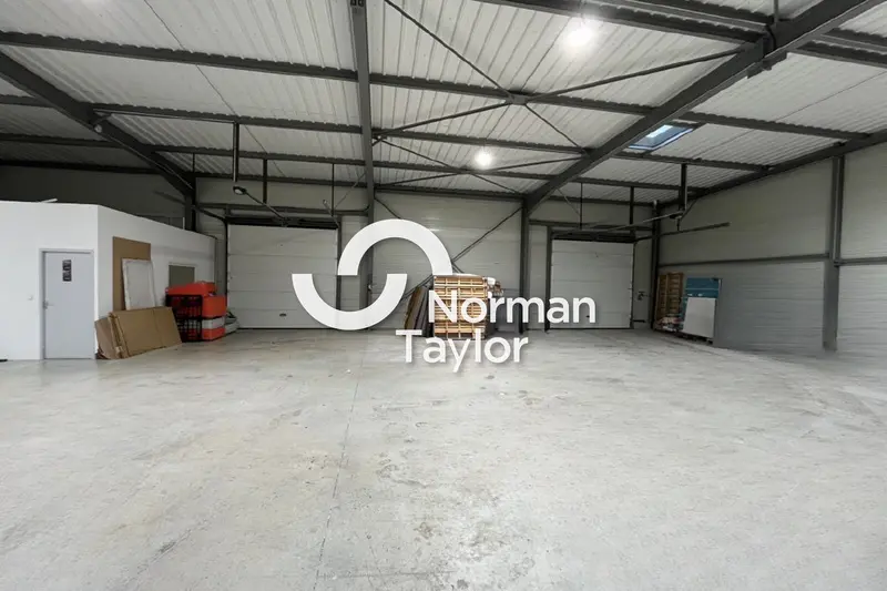 Entrepôt / Activité à louer - Gallargues-Le-Montueux (30660) - 430 m² - 3 404...