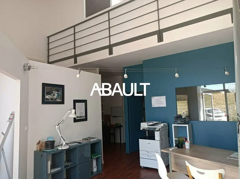 A LOUER LOCAL COMMERCIAL D'ENVIRON 93M² A  AUCAMVILLE