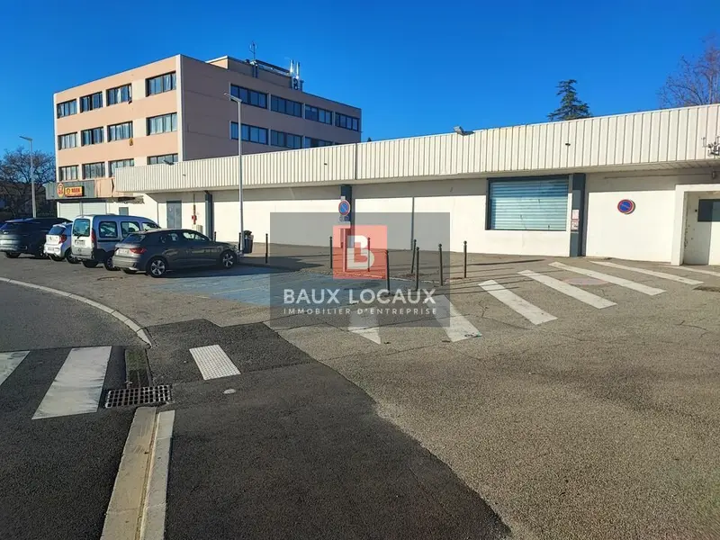 Local Commercial à louer - Saint-Martin-De-Crau (13310) - 687 m² - 6 250 €/mois