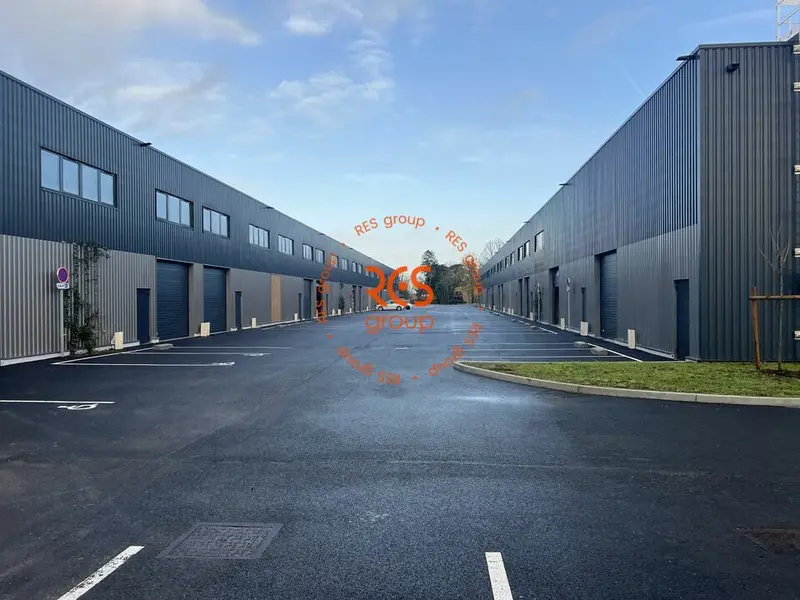 Entrepôt / Activité à louer - Ambarès-Et-Lagrave (33440) - 7370 m² - 64 487 €...