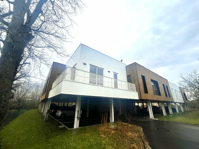 Bureau à louer - Bruges (33520) - 1255 m² - 25 000 €/mois