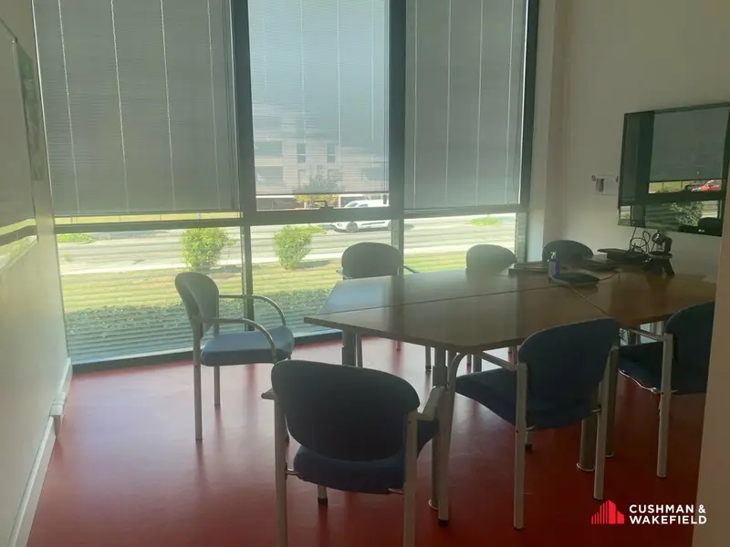 Bureau à louer - Bruges (33520) - 256 m² - 3 200 €/mois