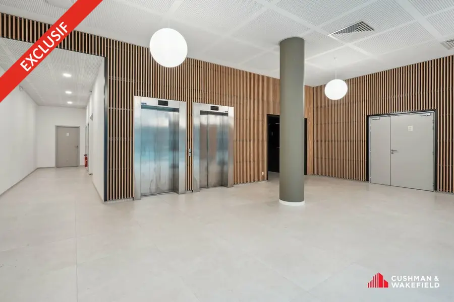 A Bordeaux Place Ravezies, bureaux divisibles proposés à la location