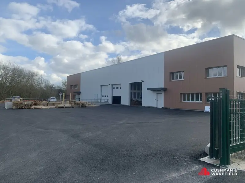 Entrepôt / Activité à louer - Carbon-Blanc (33560) - 2100 m² - 16 800 €/mois