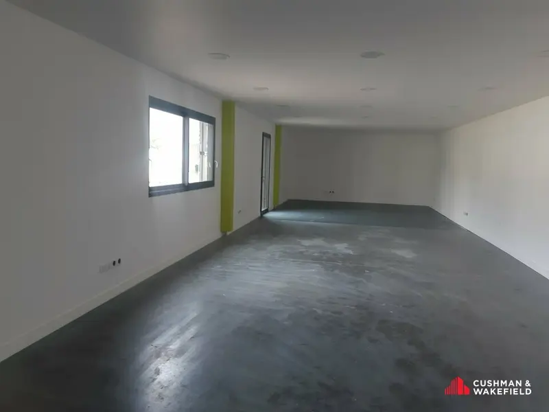 Bureau à louer - Léognan (33850) - 600 m² - 7 000 €/mois