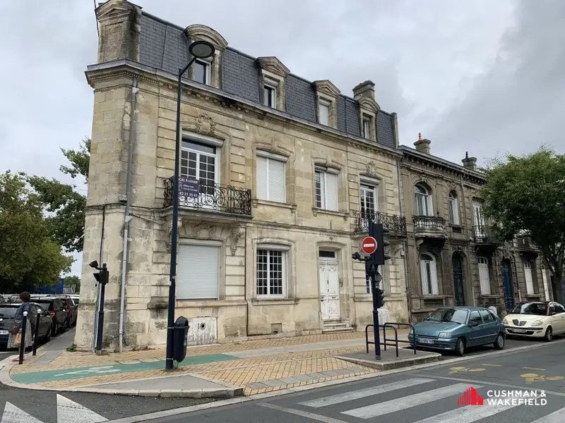 Bureau à louer - Bordeaux (33200) - 450 m² - 6 150 €/mois