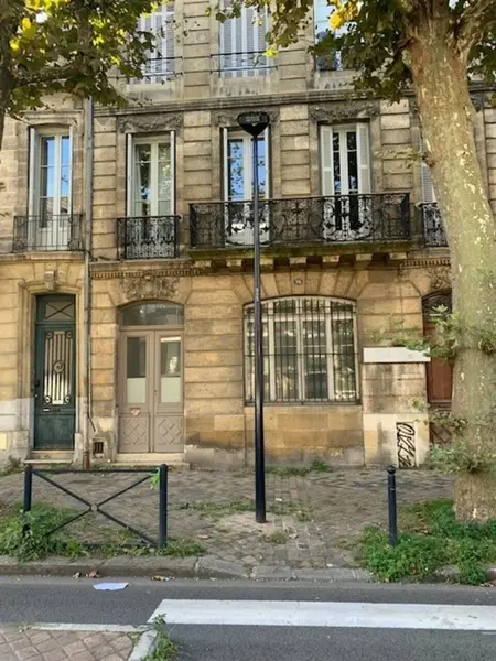 Bureau à louer - Bordeaux (33300) - 250 m² - 4 500 €/mois