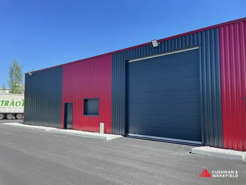 Entrepôt / Activité à louer - Saint-Jean-D'Illac (33127) - 210 m² - 1 575 €/mois