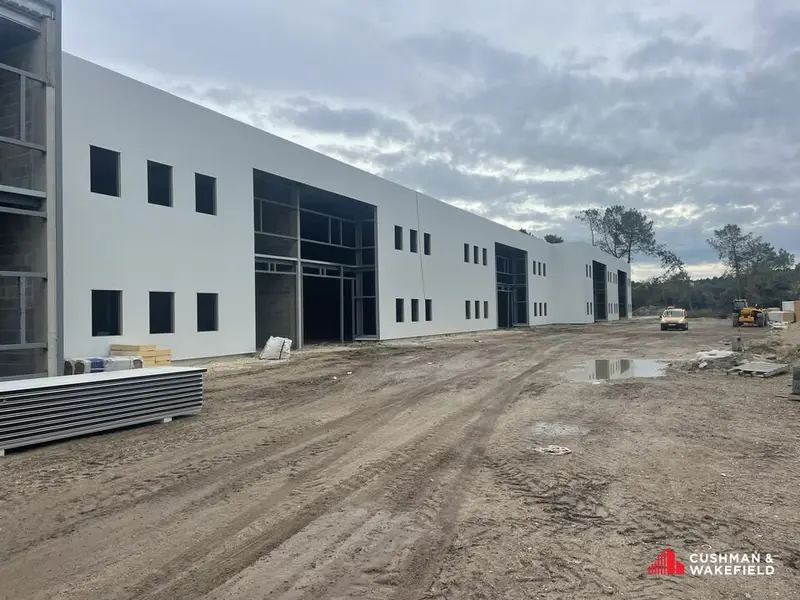 Entrepôt / Activité à vendre - Saint-Jean-D'Illac (33127) - 5587 m²