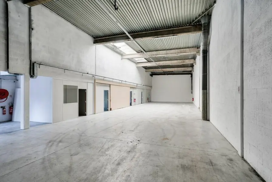Entrepôt / Activité à louer - Éragny (95610) - 645 m² - 5 912 €/mois