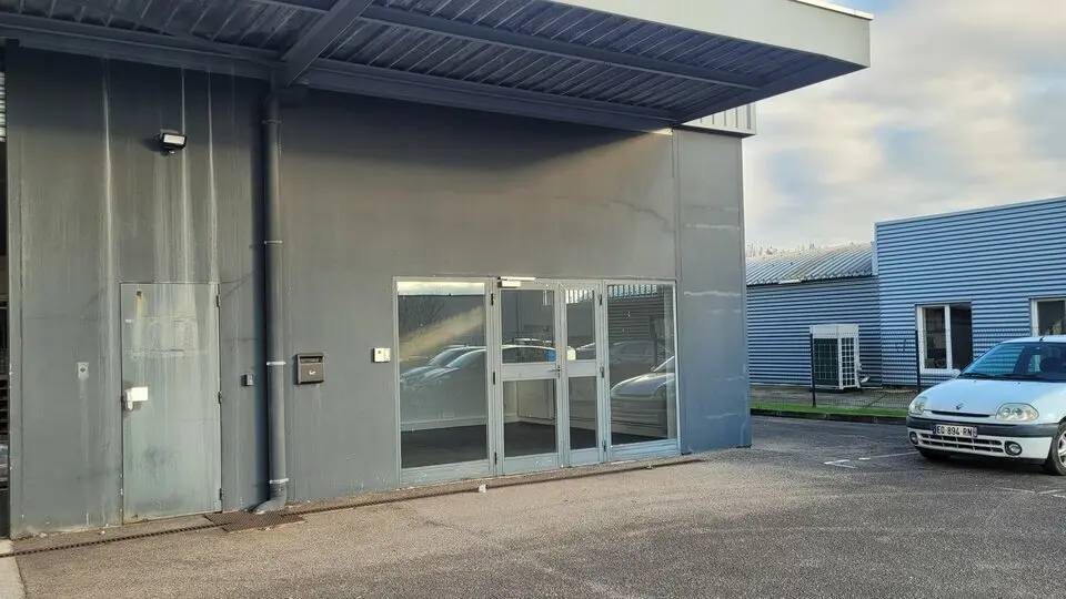 Bureau à louer - Saint-Étienne-Du-Rouvray (76800) - 706 m² - 6 765 €/mois