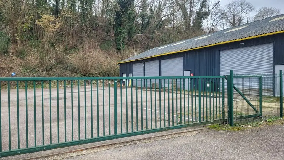 Entrepôt / Activité à louer - Notre-Dame-De-Bondeville (76960) - 440 m² - 2 5...