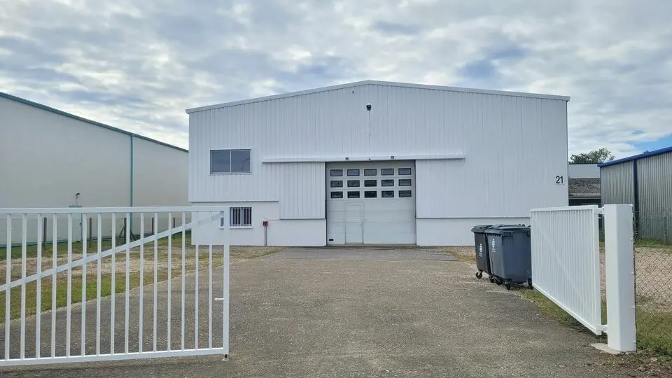 Entrepôt / Activité à louer - Isneauville (76230) - 860 m² - 5 200 €/mois