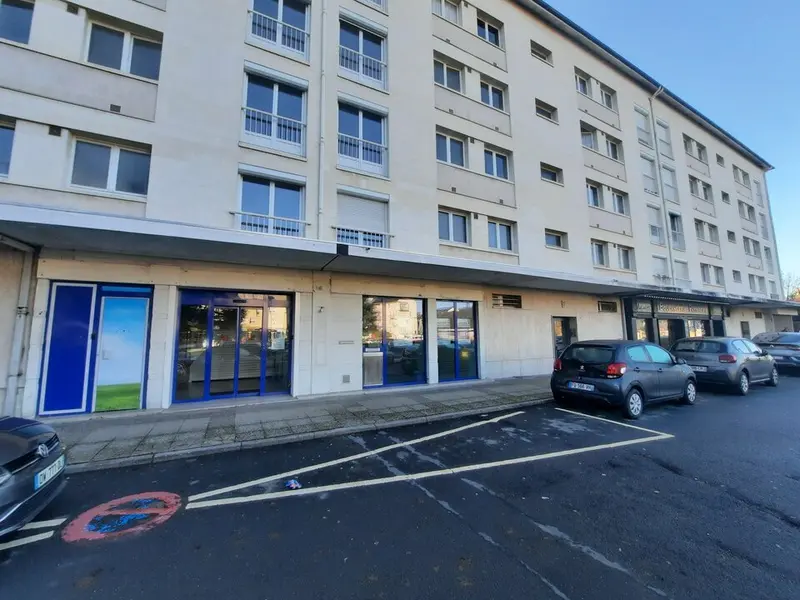 Local Commercial à louer - Petit-Couronne (76650) - 124 m² - 1 136 €/mois