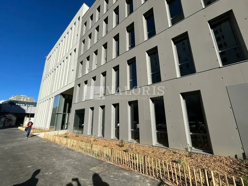 Bureau à louer - Villeurbanne (69100) - 7155 m² - 110 306 €/mois