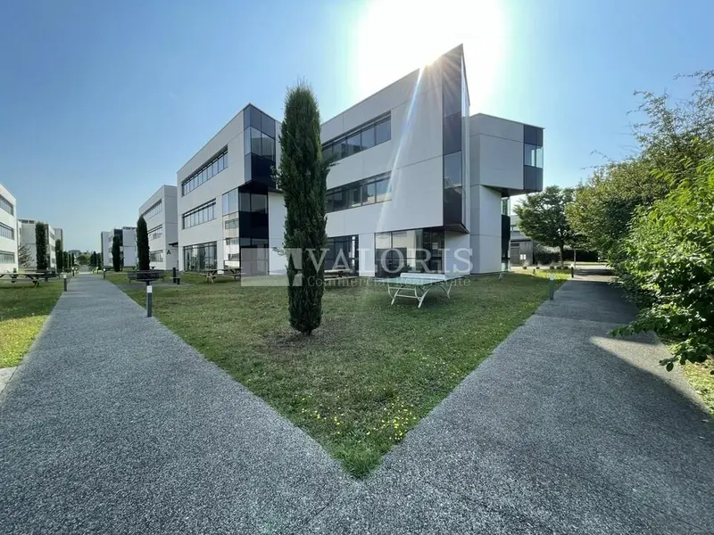 Bureau à louer - Saint-Priest (69800) - 2565 m² - 23 512 €/mois