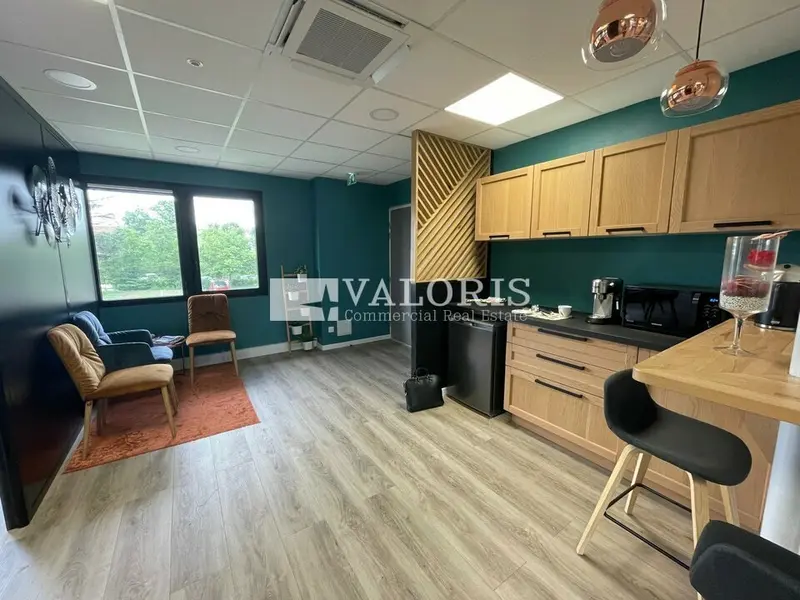 Bureau à louer - Francheville (69340) - 112 m² - 1 073 €/mois