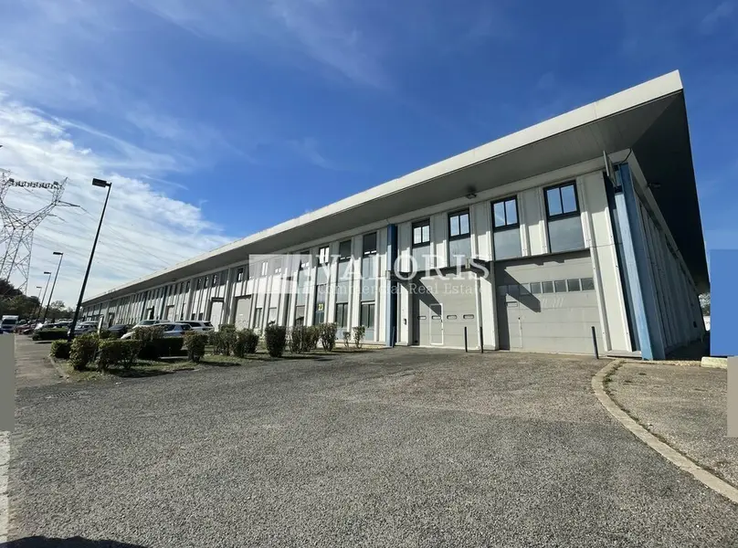 A vendre Locaux d'activité 2899m² Saint-Quentin-Fallavier