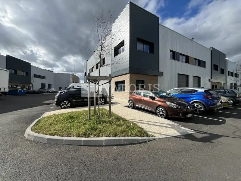 Entrepôt / Activité à vendre - La Tour-De-Salvagny (69890) - 242 m² - 556 200 €
