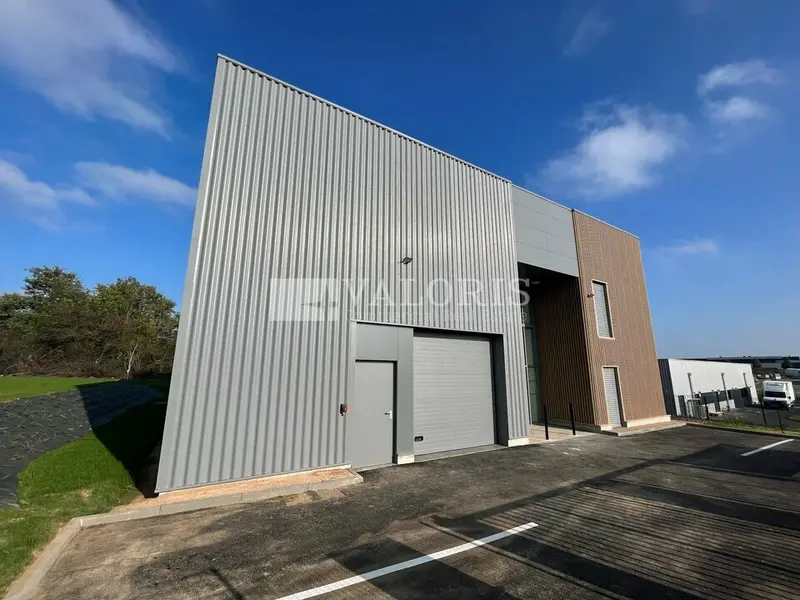 Entrepôt / Activité à louer - Charnay-Lès-Mâcon (71850) - 435 m² - 6 000 €/mois