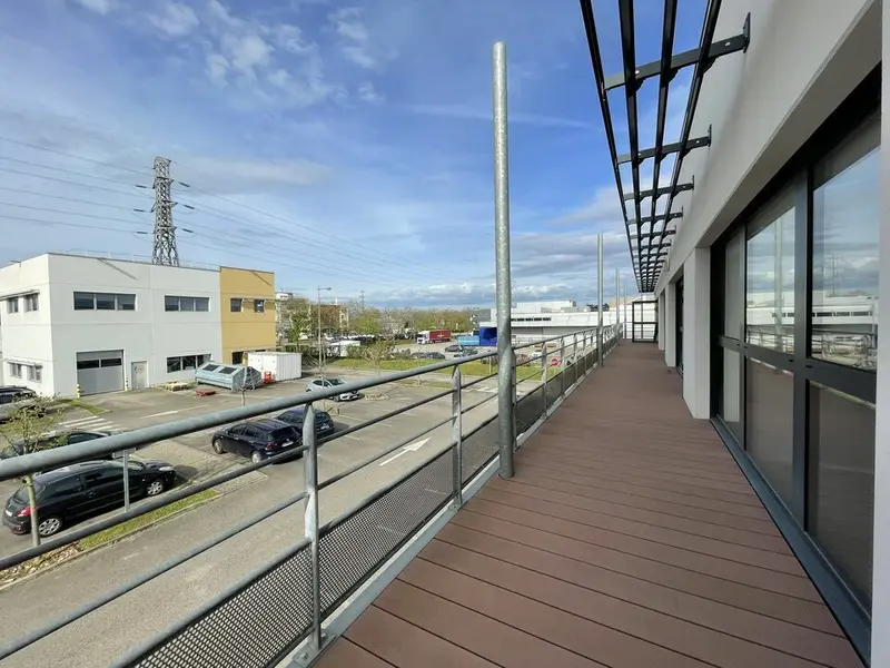 Bureau à louer - Saint-Priest (69800) - 8336 m² - 80 991 €/mois