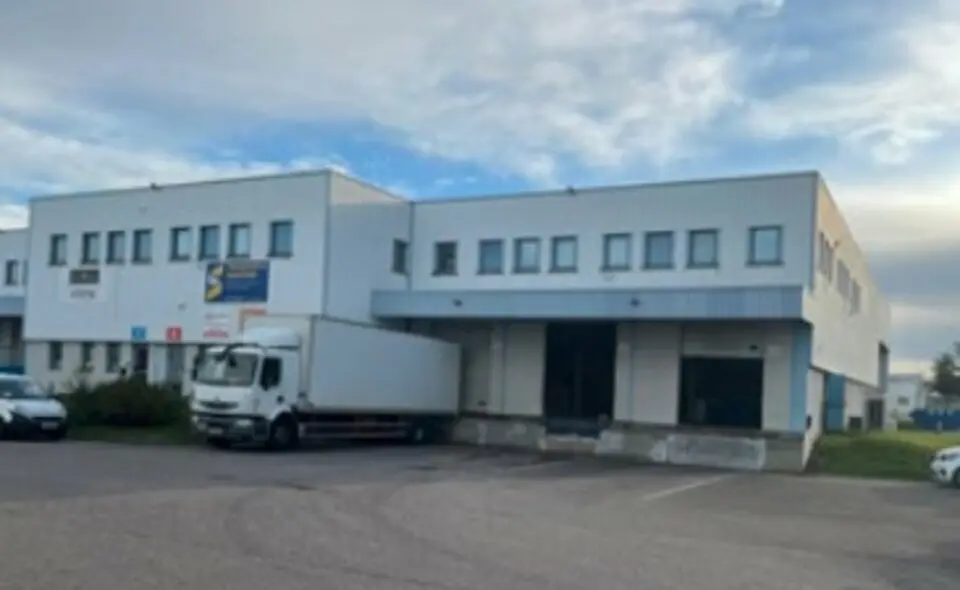 Entrepôt / Activité à louer - Genas (69740) - 2208 m² - 15 833 €/mois