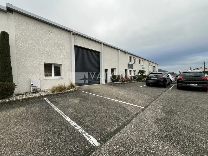 A louer Locaux d'activité 1449m² Décines-Charpieu